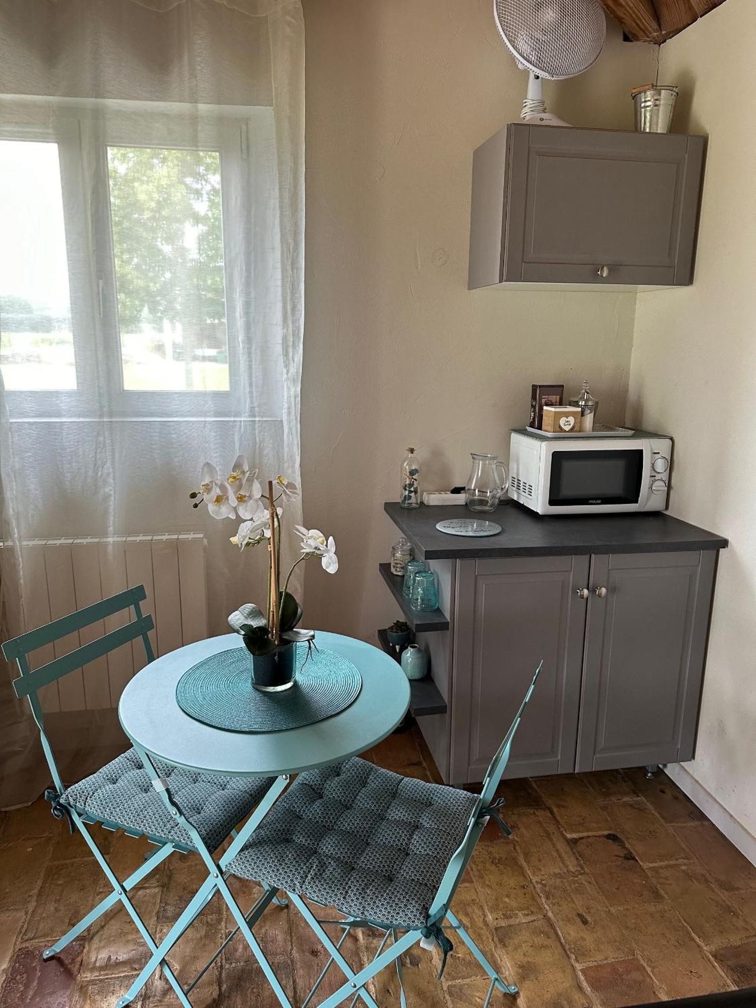Maisonnette Independante Au Calme Dans Un Grand Jardin Шатонеф-дю-Рон Экстерьер фото