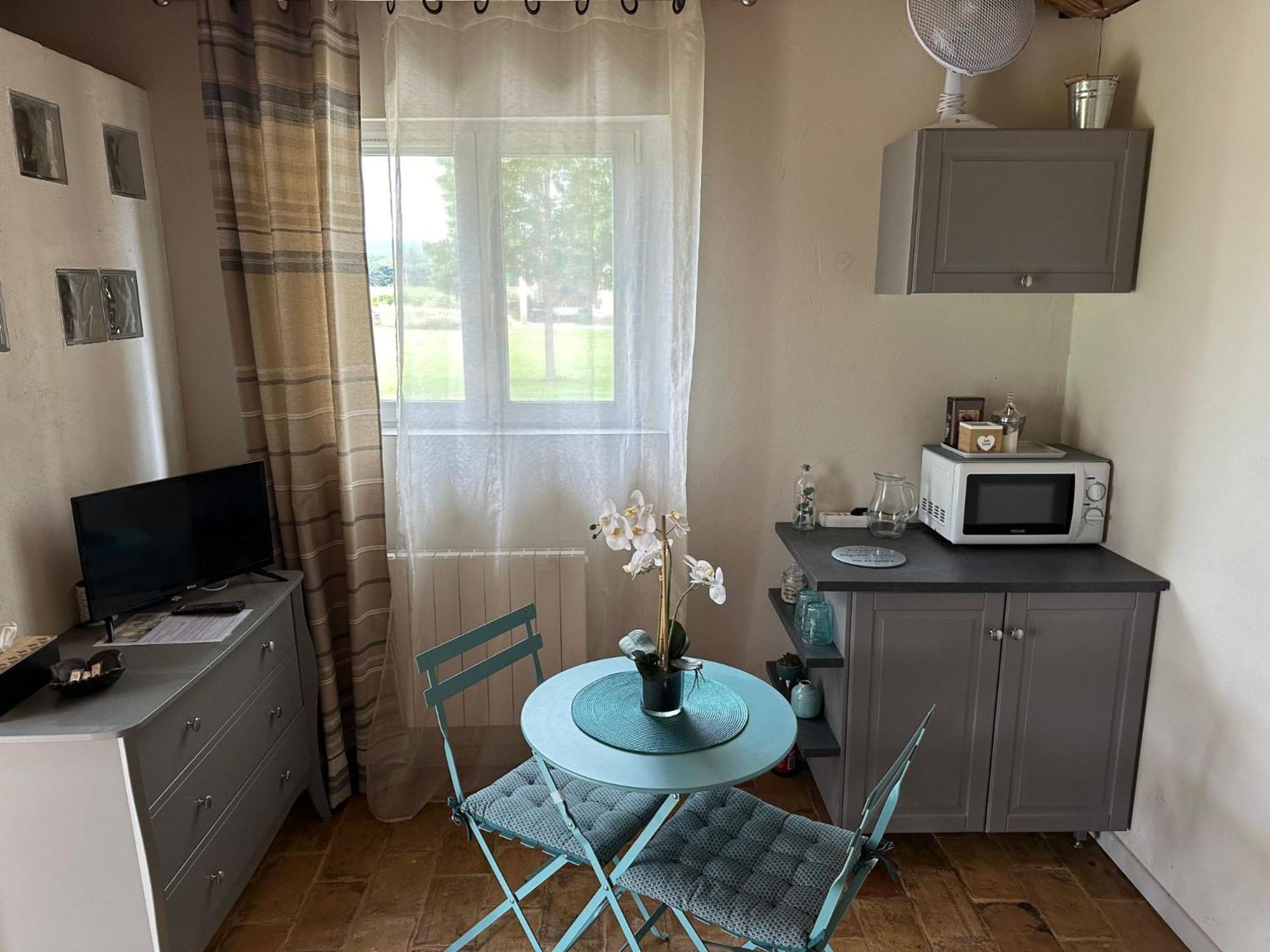 Maisonnette Independante Au Calme Dans Un Grand Jardin Шатонеф-дю-Рон Экстерьер фото