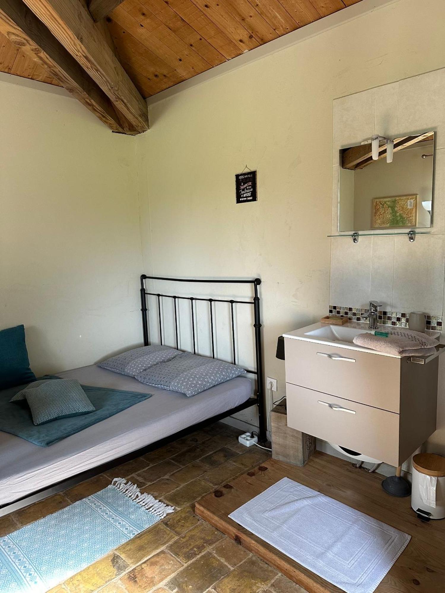 Maisonnette Independante Au Calme Dans Un Grand Jardin Шатонеф-дю-Рон Экстерьер фото